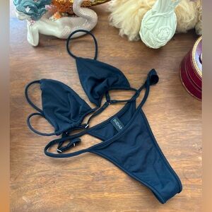 Black Indah Bikini “Palma” too “Buffy” bottoms